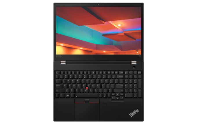 Das Lenovo ThinkPad T590 in Schwarz ist ein Laptop mit Tastatur und Bildschirm